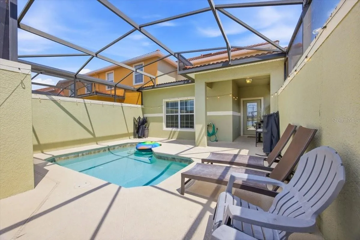 Slide show image of the Orlando Florida Home for Sale 32