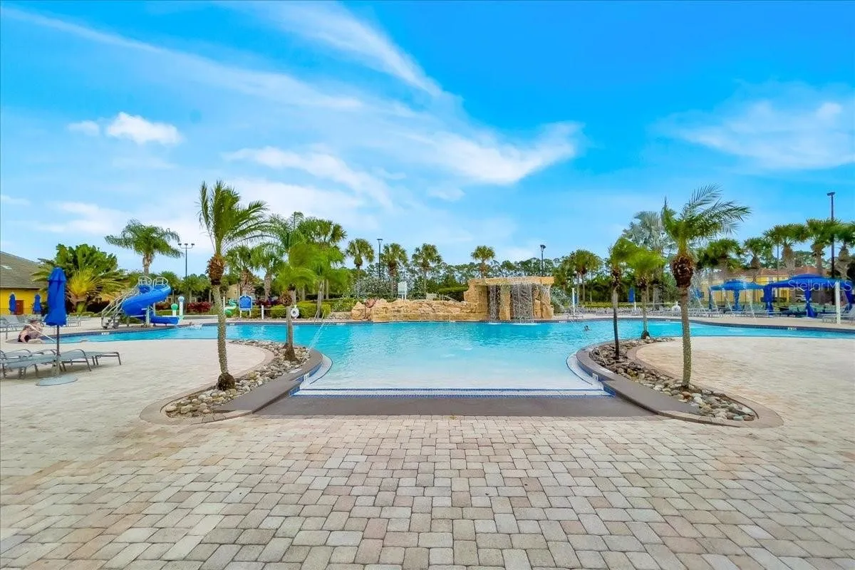 Slide show image of the Orlando Florida Home for Sale 39