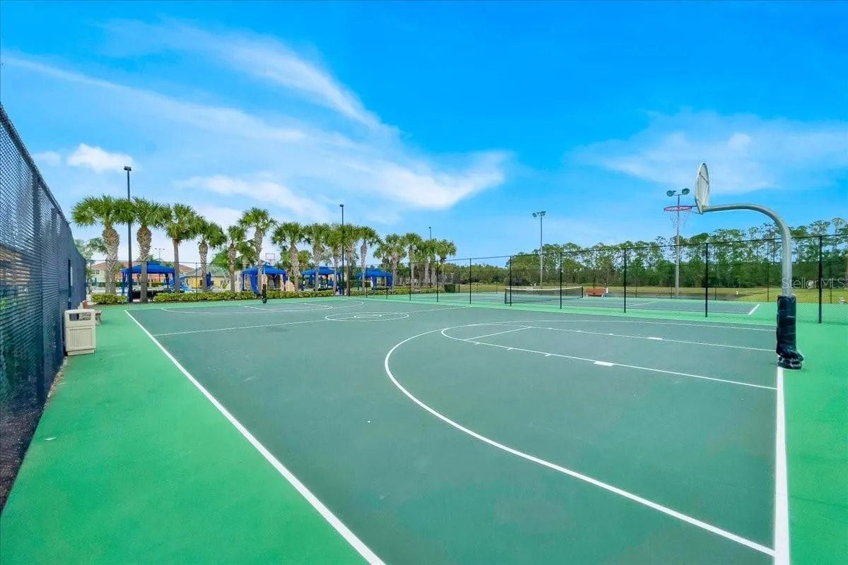 Slide show image of the Orlando Florida Home for Sale 41