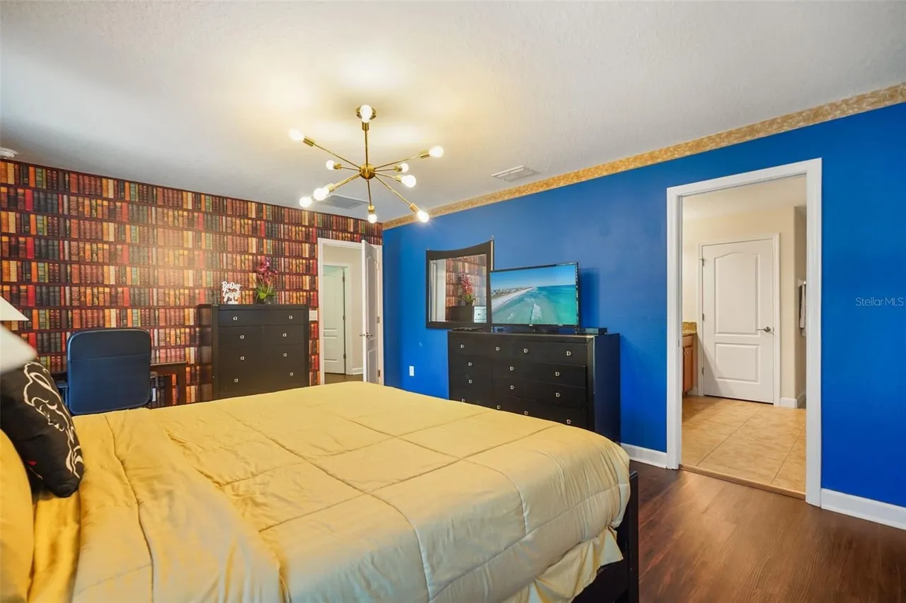 Slide show image of the Orlando Florida Home for Sale 11