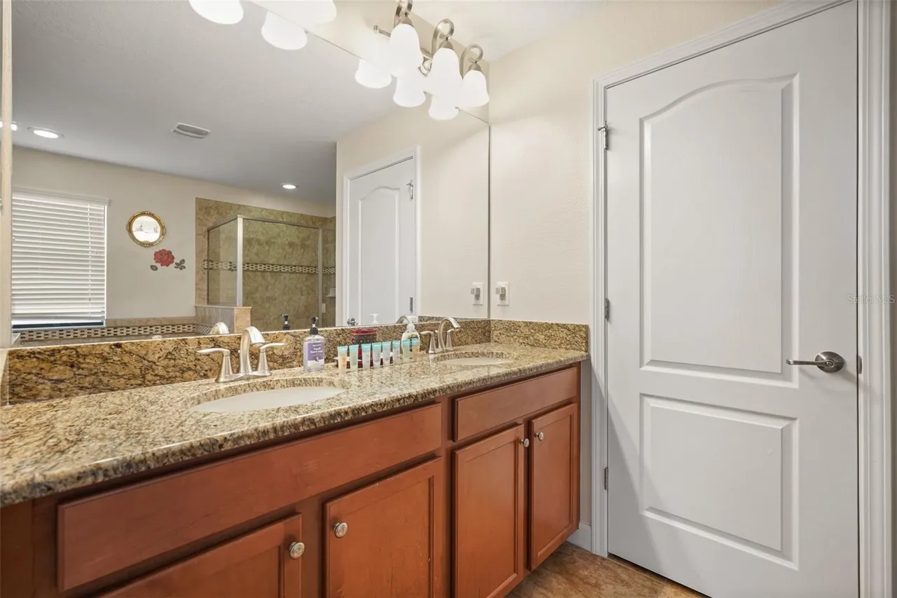 Slide show image of the Orlando Florida Home for Sale 12