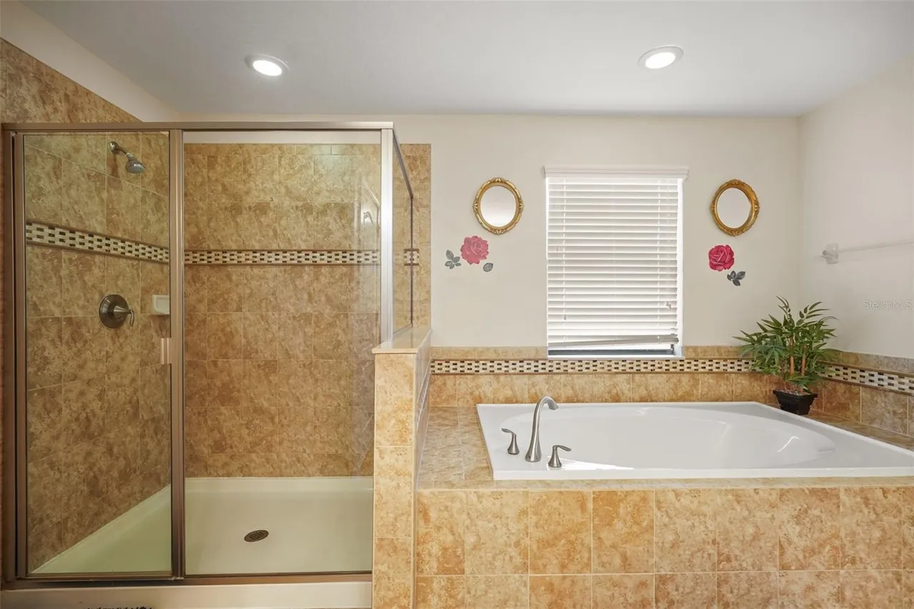 Slide show image of the Orlando Florida Home for Sale 13