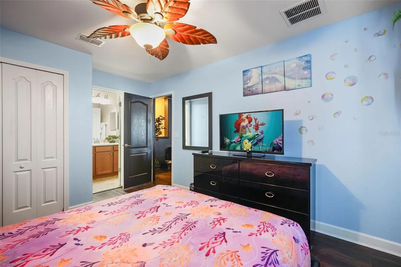 Slide show image of the Orlando Florida Home for Sale 15