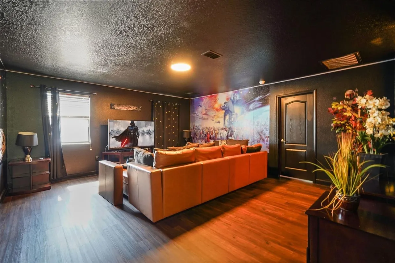 Slide show image of the Orlando Florida Home for Sale 17