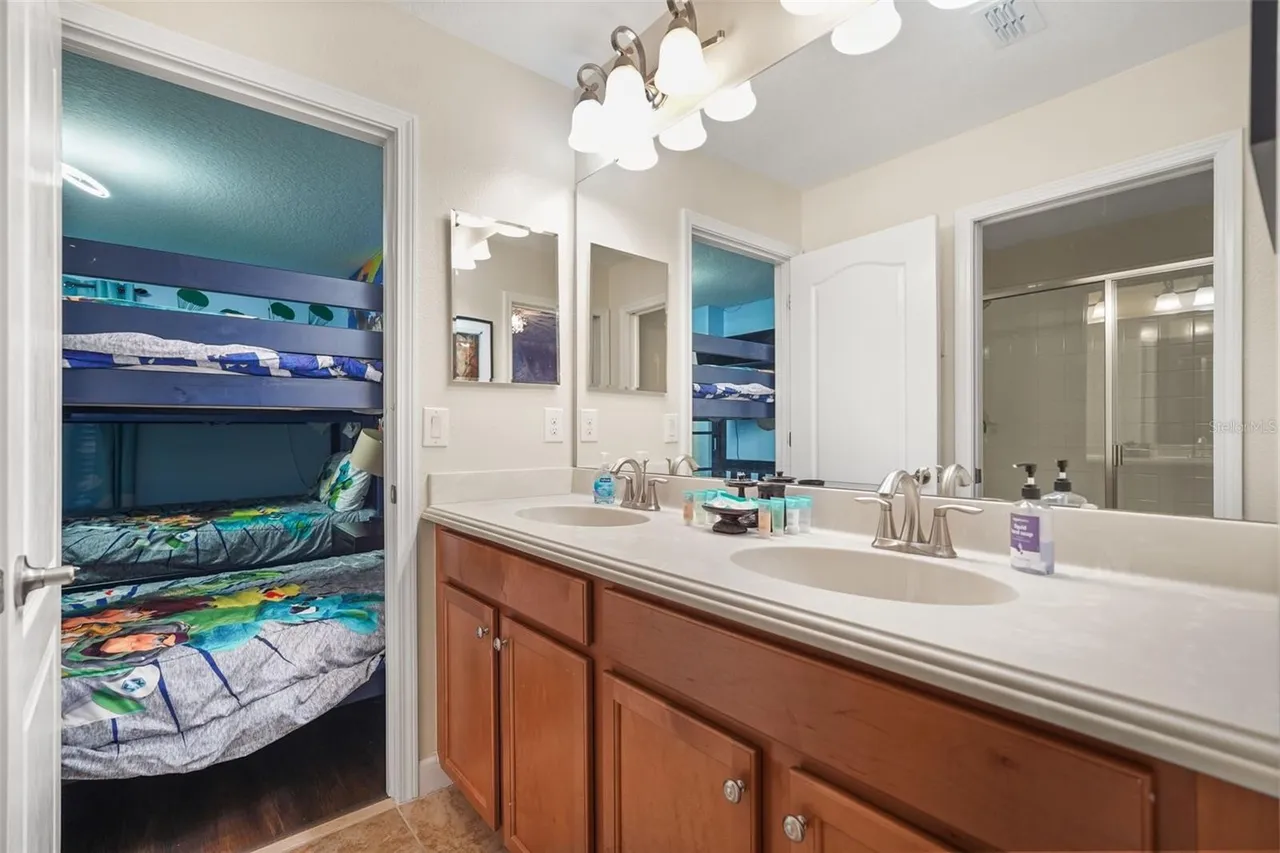 Slide show image of the Orlando Florida Home for Sale 20