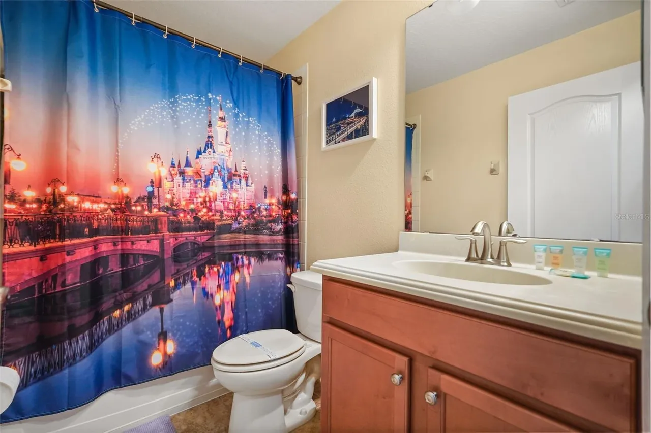 Slide show image of the Orlando Florida Home for Sale 25