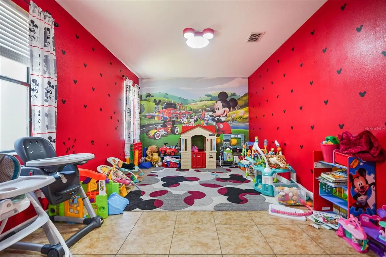 Slide show image of the Orlando Florida Home for Sale 26