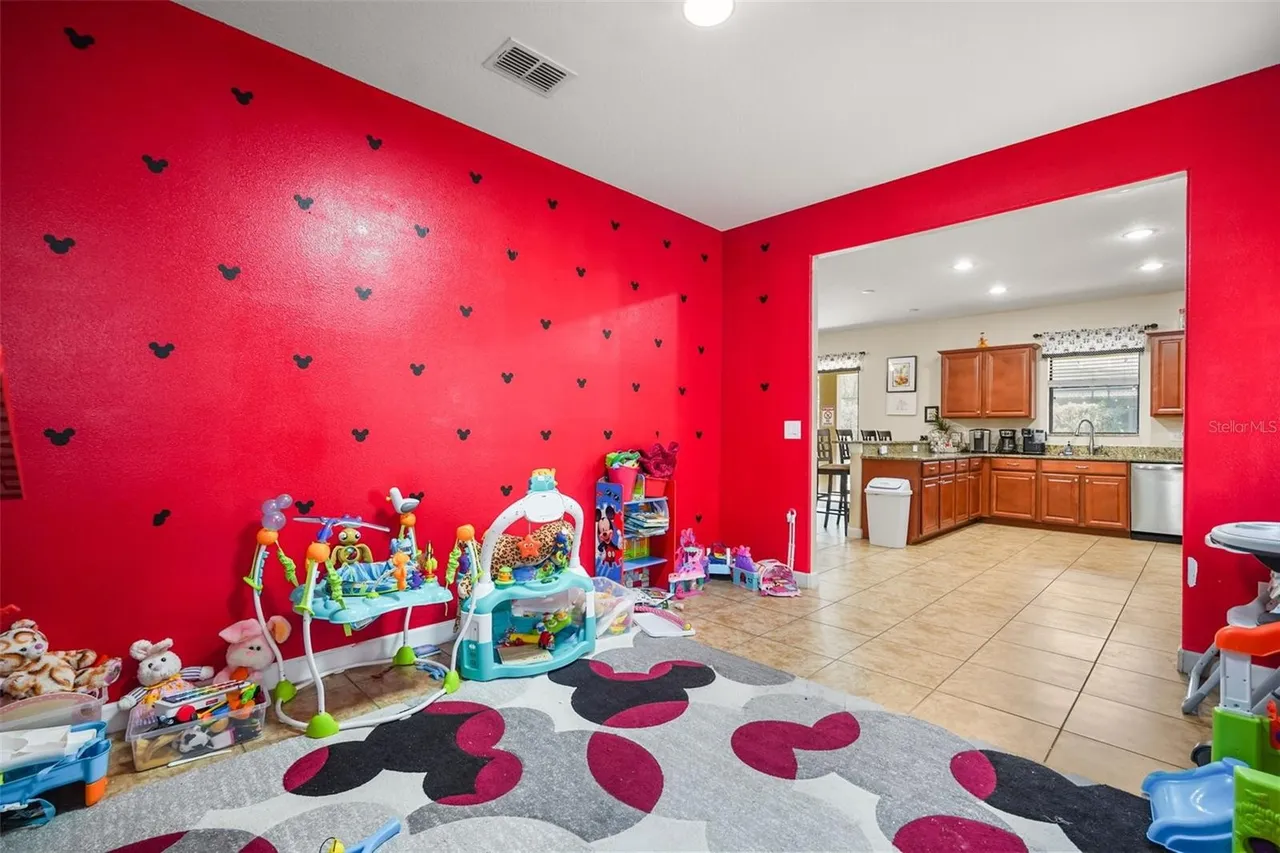 Slide show image of the Orlando Florida Home for Sale 27