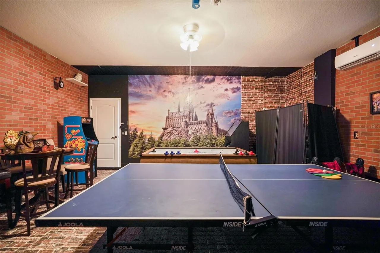 Slide show image of the Orlando Florida Home for Sale 30