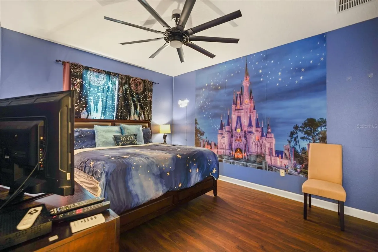 Slide show image of the Orlando Florida Home for Sale 31
