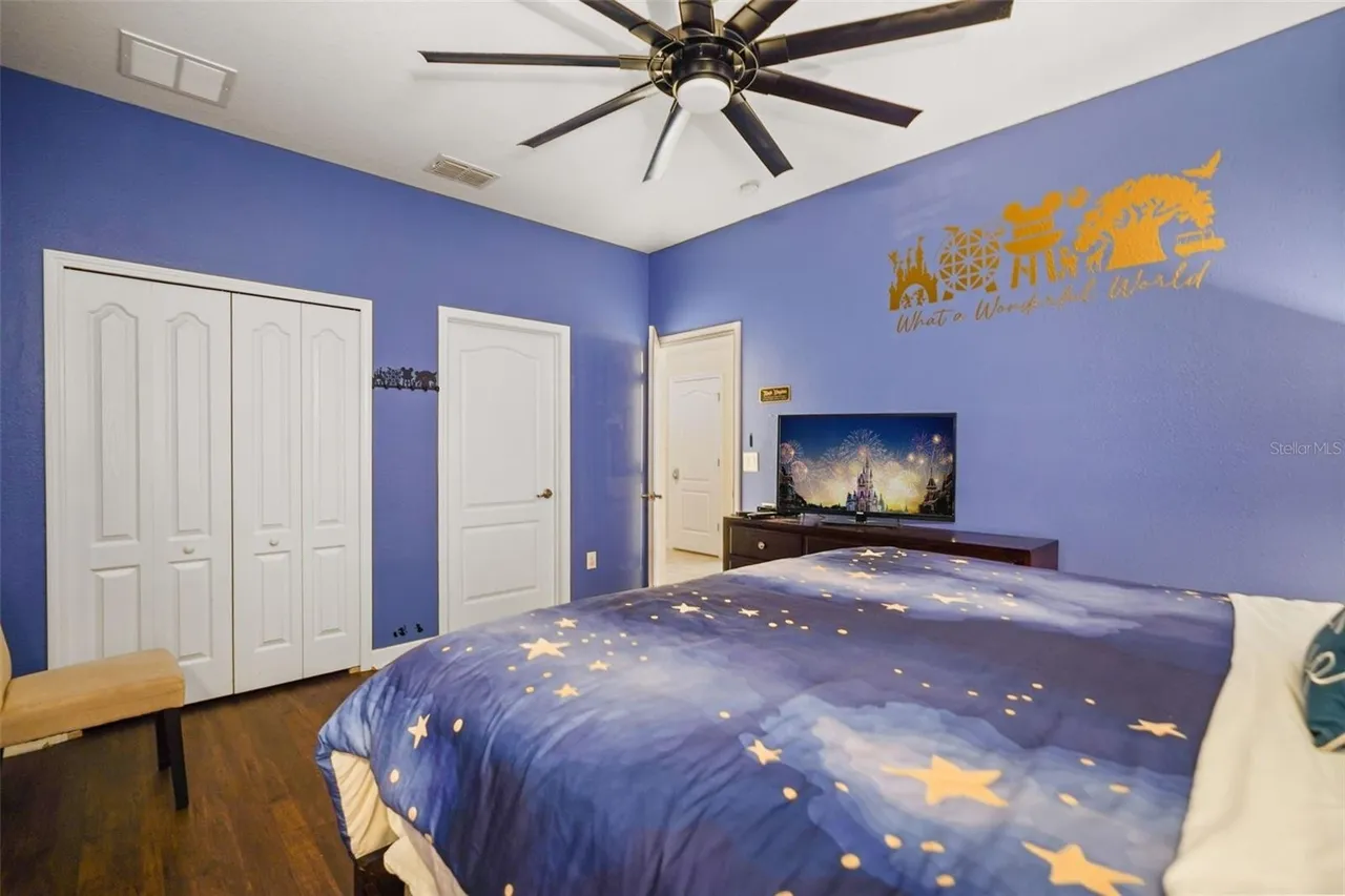 Slide show image of the Orlando Florida Home for Sale 32