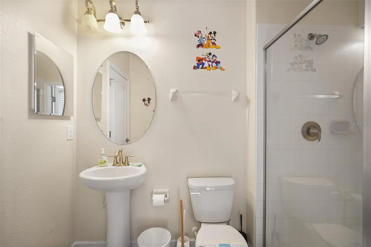 Slide show image of the Orlando Florida Home for Sale 35
