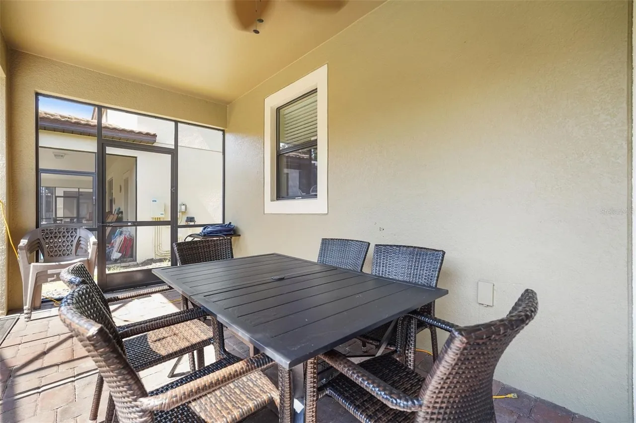 Slide show image of the Orlando Florida Home for Sale 37