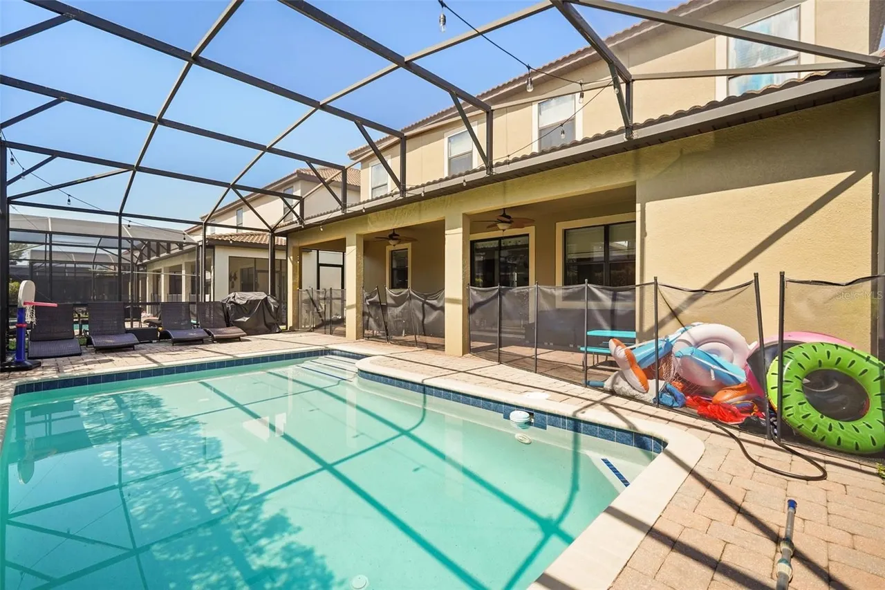 Slide show image of the Orlando Florida Home for Sale 39