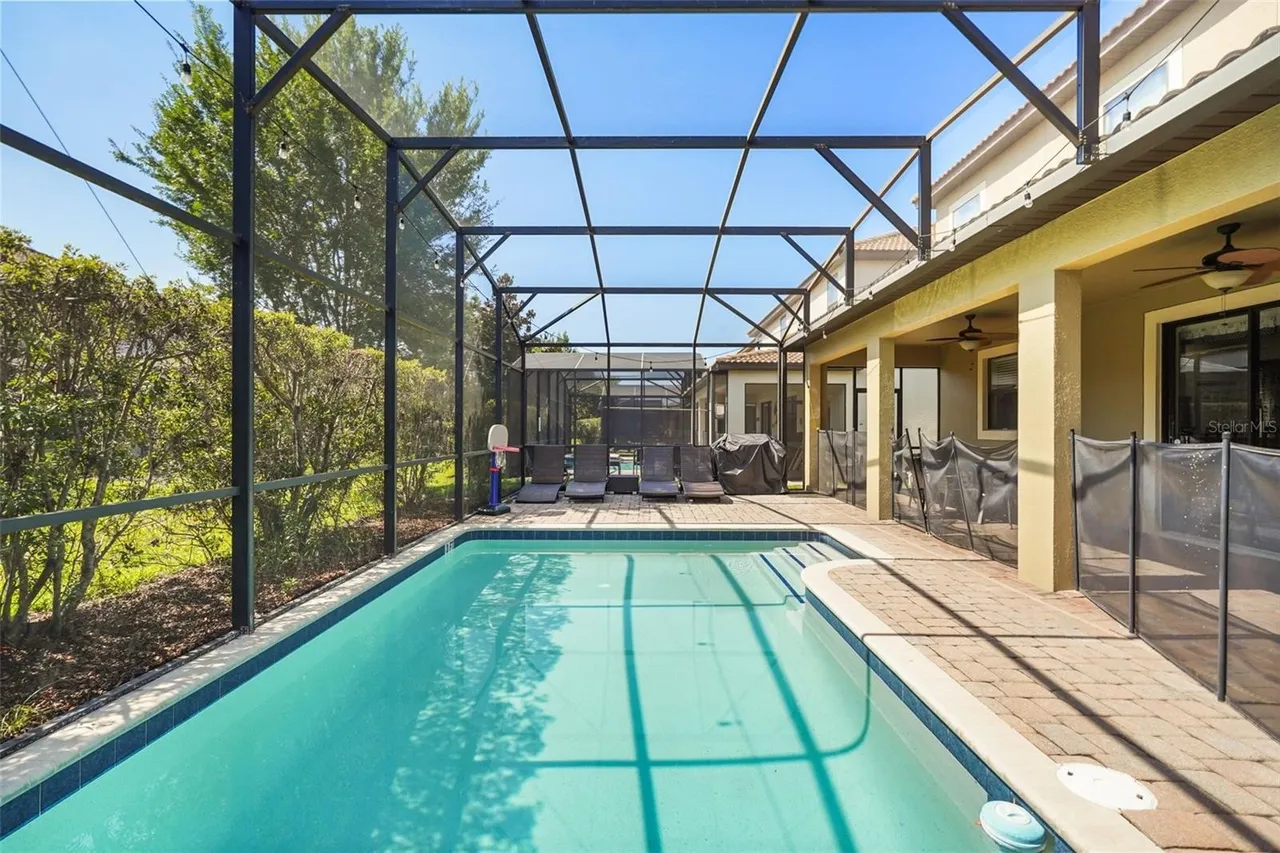 Slide show image of the Orlando Florida Home for Sale 40