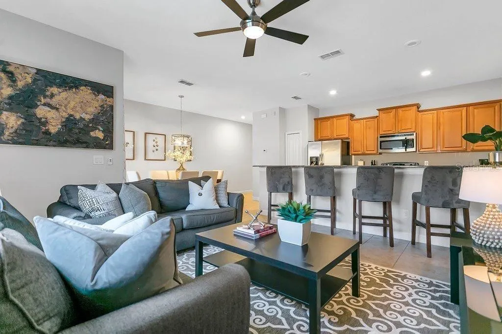 Slide show image of the Orlando Florida Home for Sale 02