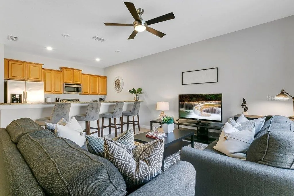 Slide show image of the Orlando Florida Home for Sale 03