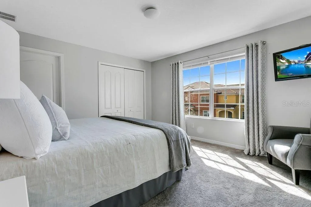 Slide show image of the Orlando Florida Home for Sale 10