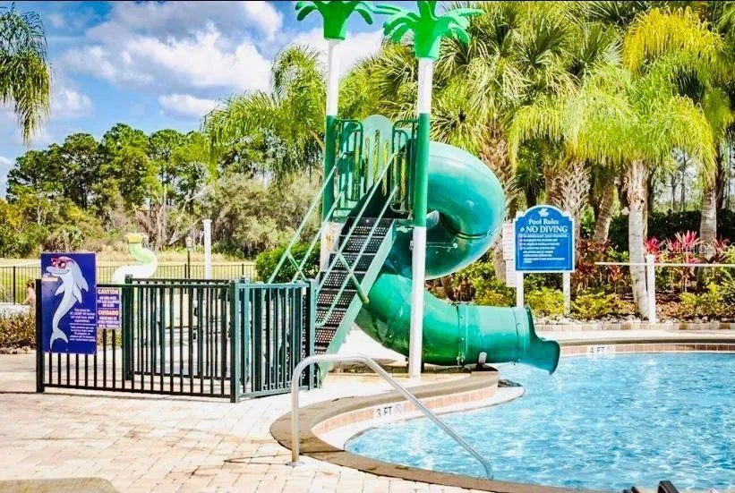 Slide show image of the Orlando Florida Home for Sale 22
