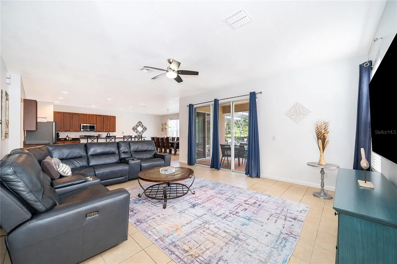 Slide show image of the Orlando Florida Home for Sale 20