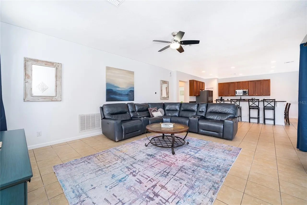 Slide show image of the Orlando Florida Home for Sale 21