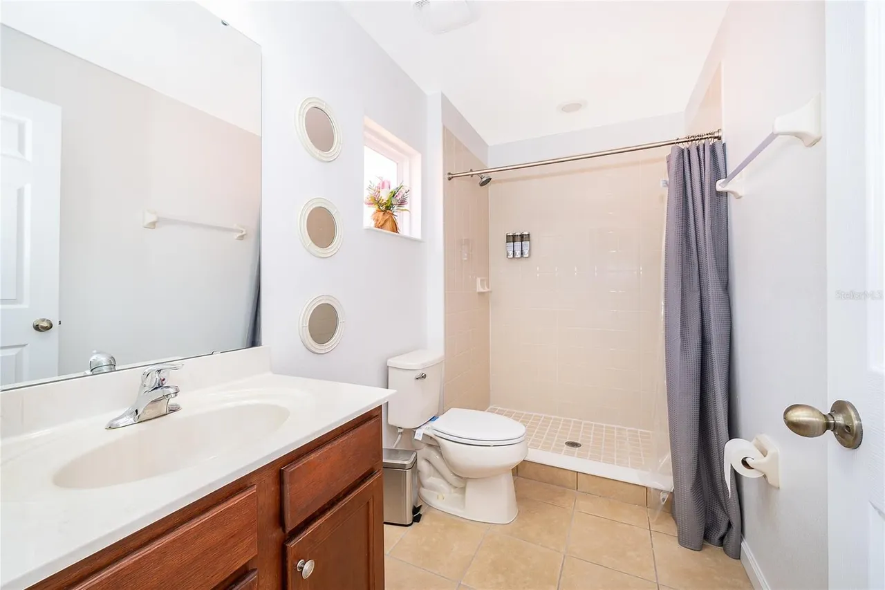 Slide show image of the Orlando Florida Home for Sale 27