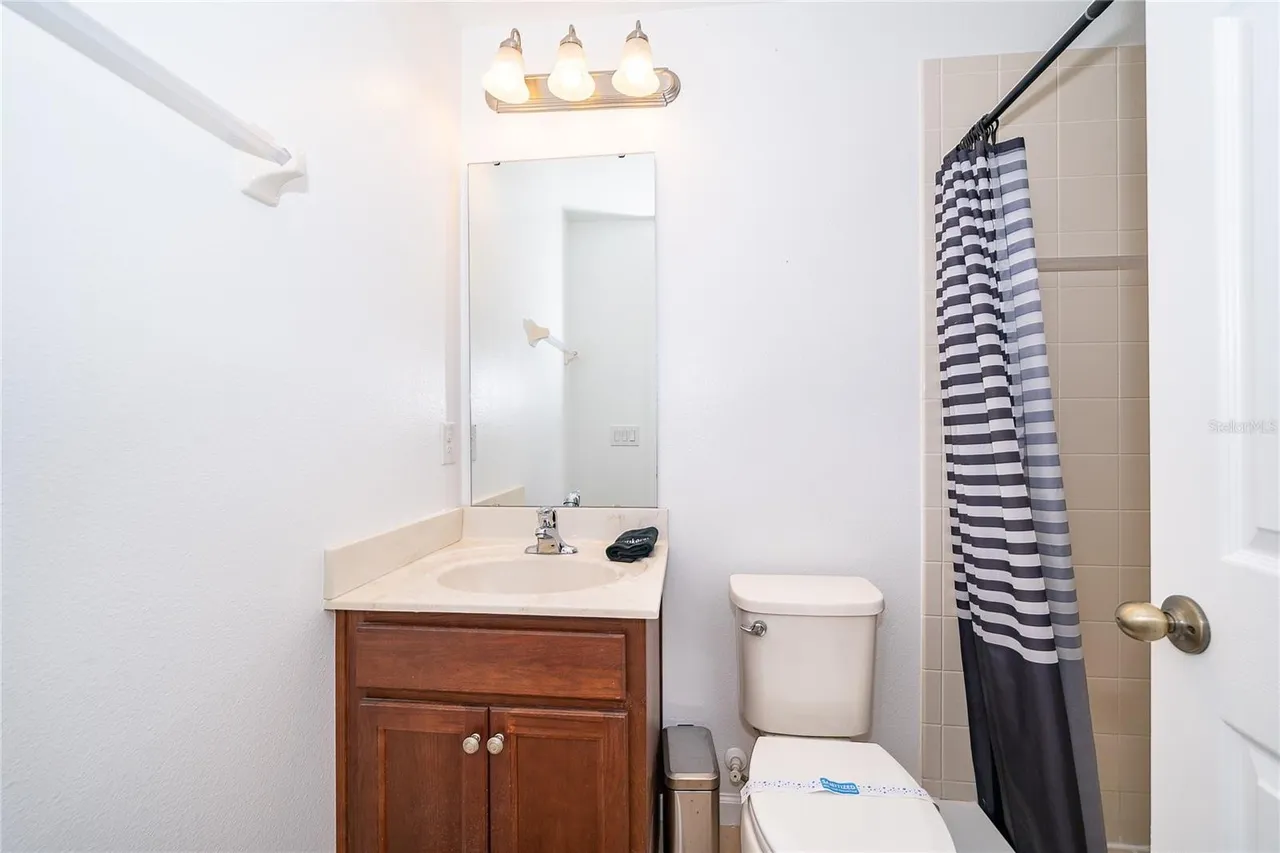 Slide show image of the Orlando Florida Home for Sale 31