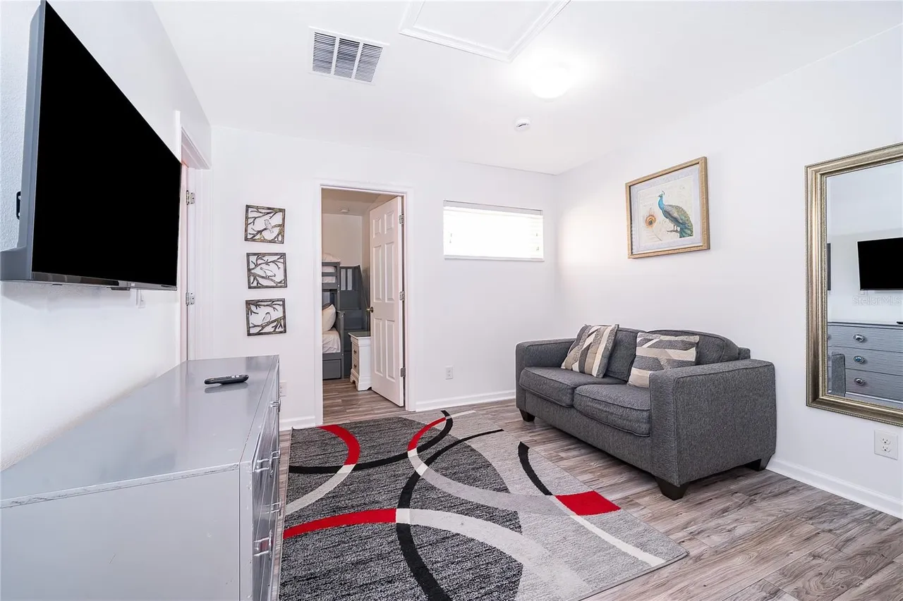 Slide show image of the Orlando Florida Home for Sale 36