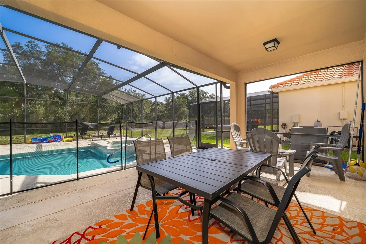Slide show image of the Orlando Florida Home for Sale 40