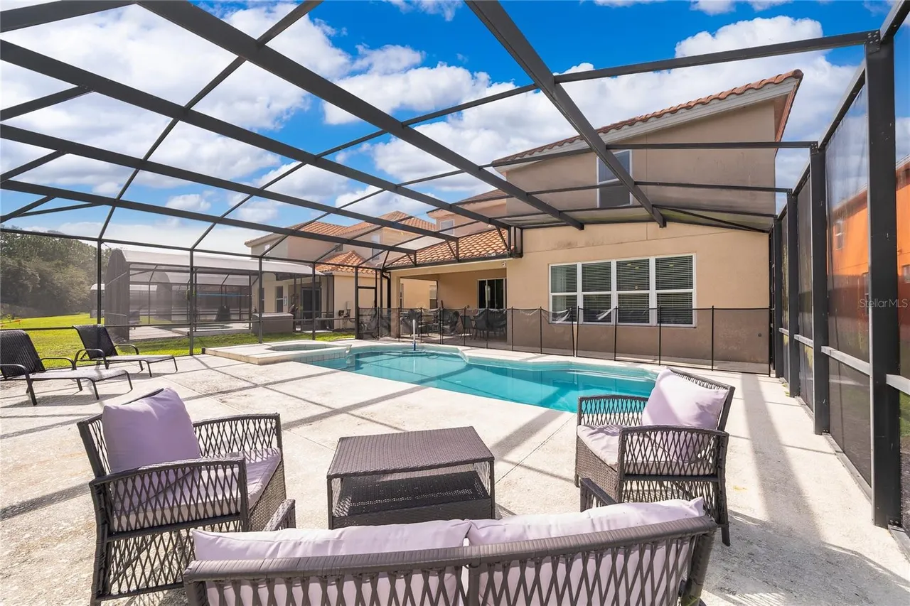 Slide show image of the Orlando Florida Home for Sale 41