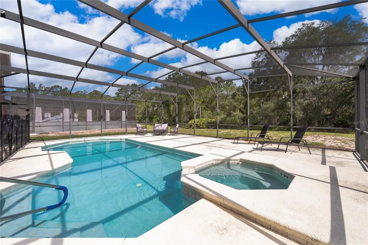 Slide show image of the Orlando Florida Home for Sale 43