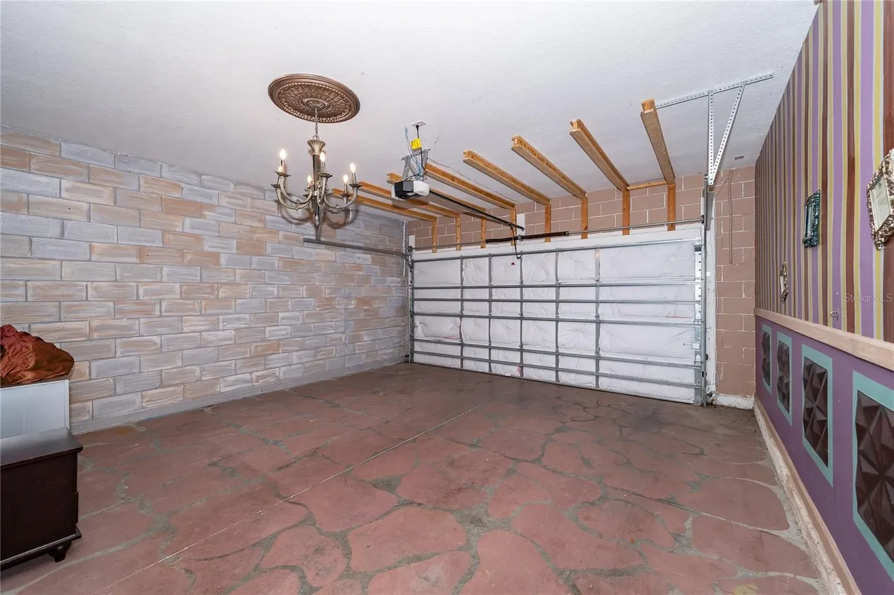 Slide show image of the Orlando Florida Home for Sale 44