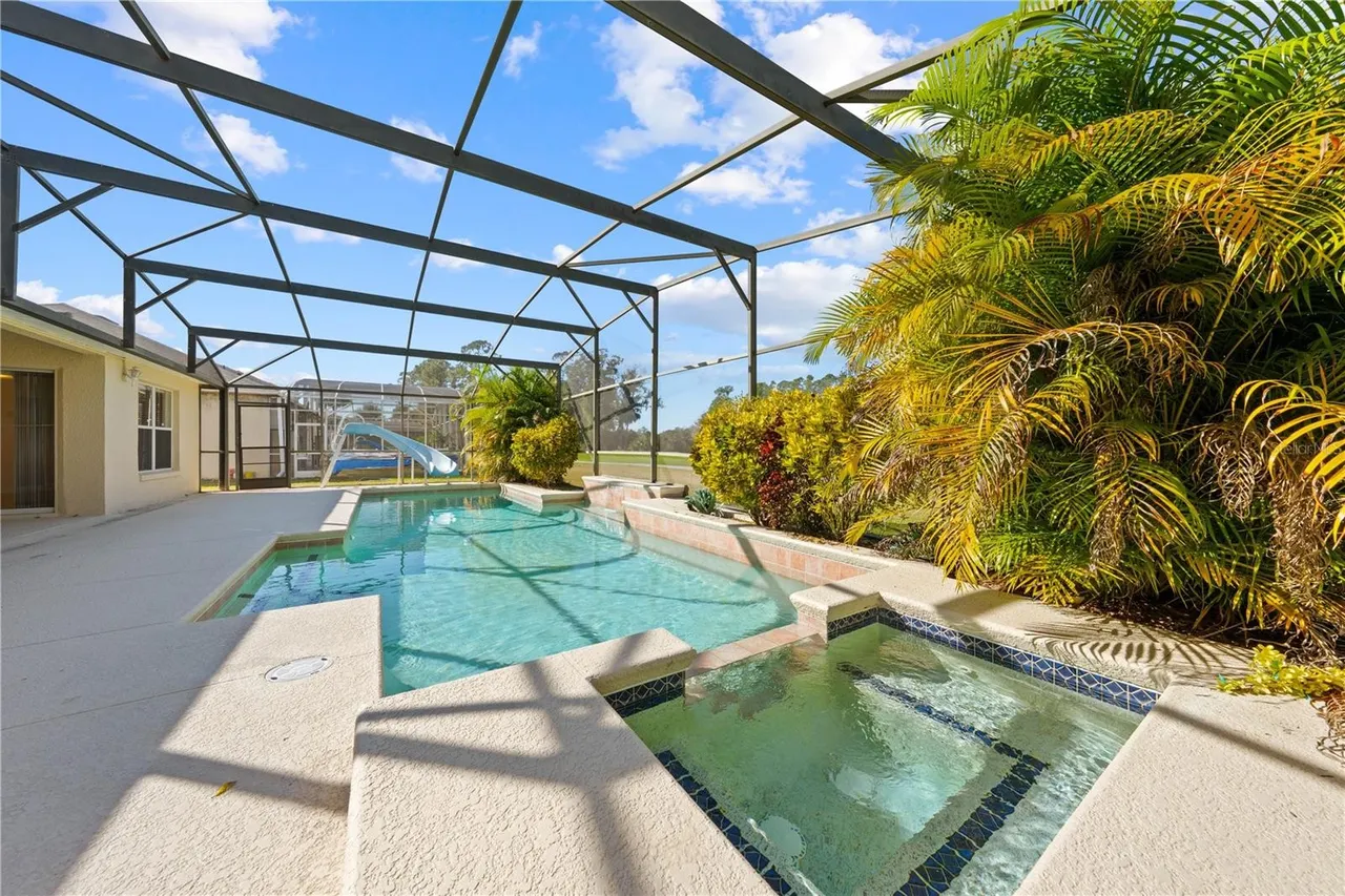Slide show image of the Orlando Florida Home for Sale 18