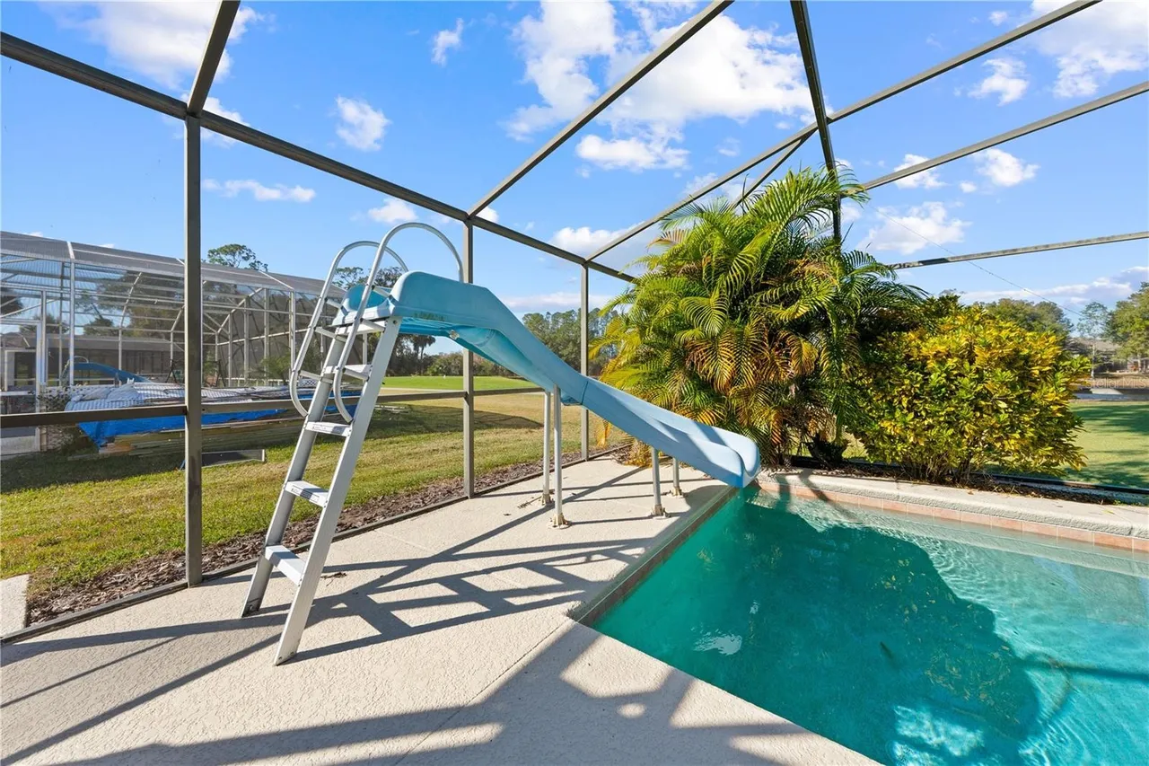 Slide show image of the Orlando Florida Home for Sale 19