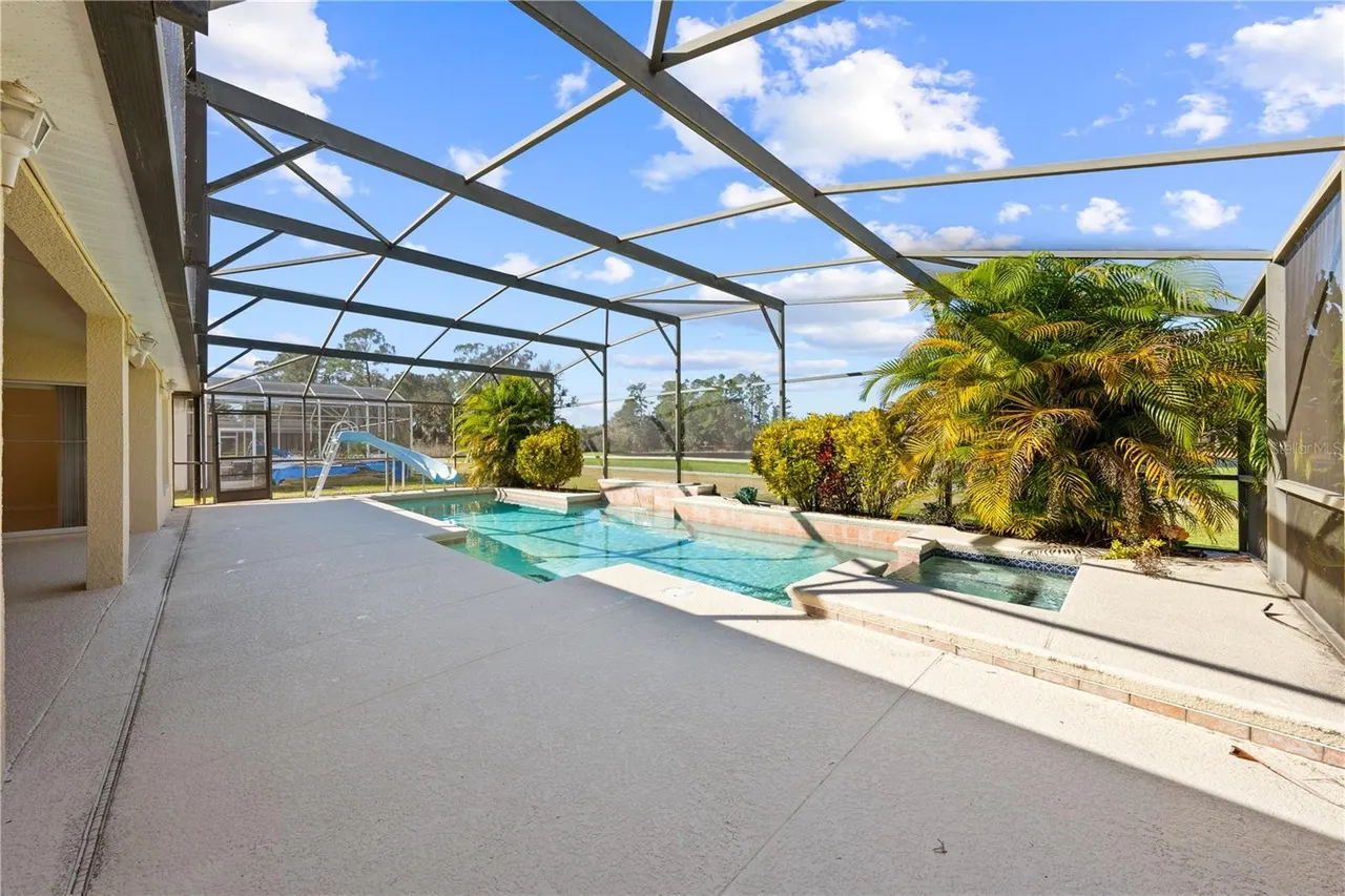 Slide show image of the Orlando Florida Home for Sale 21
