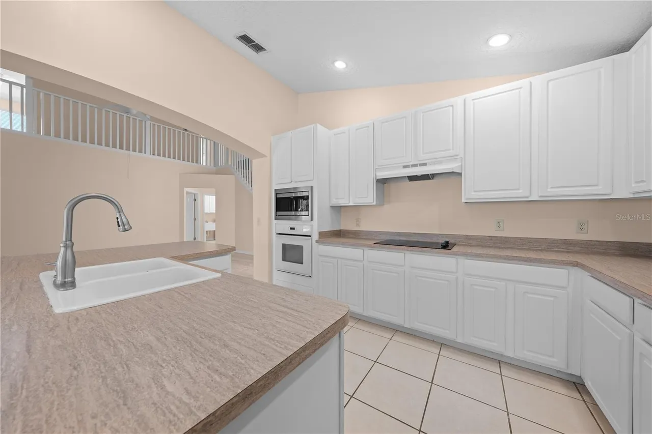 Slide show image of the Orlando Florida Home for Sale 24