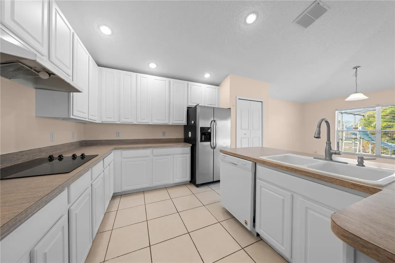 Slide show image of the Orlando Florida Home for Sale 26