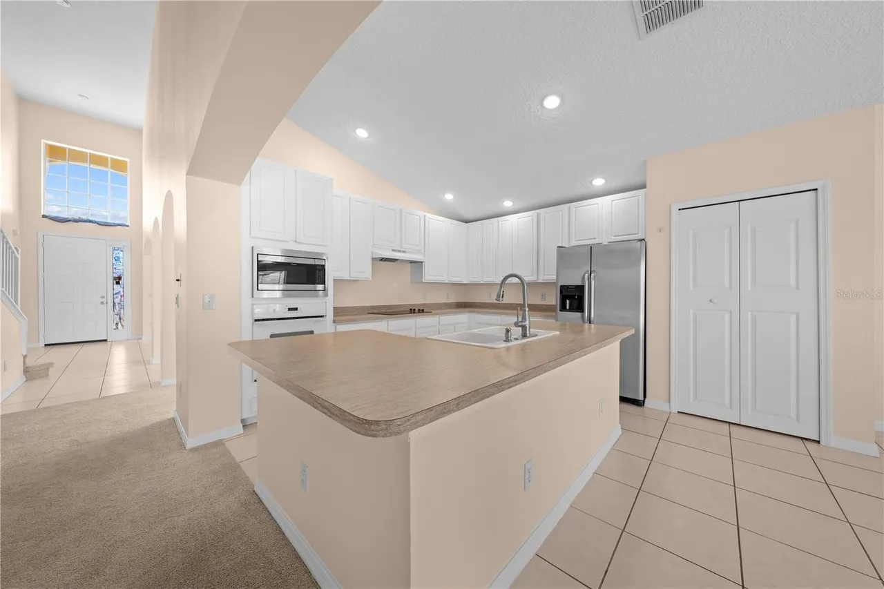 Slide show image of the Orlando Florida Home for Sale 29