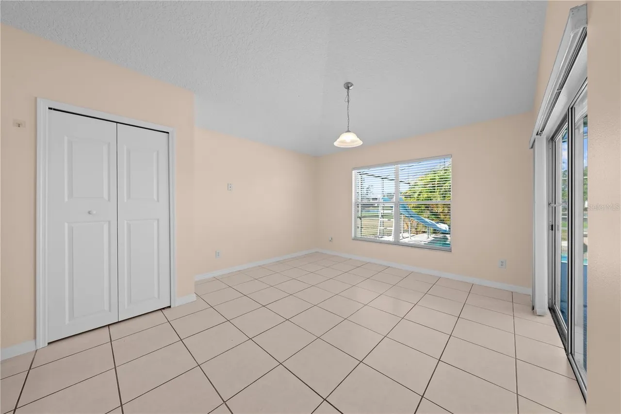 Slide show image of the Orlando Florida Home for Sale 32