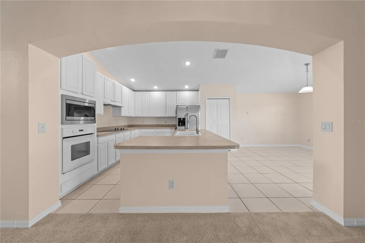 Slide show image of the Orlando Florida Home for Sale 33