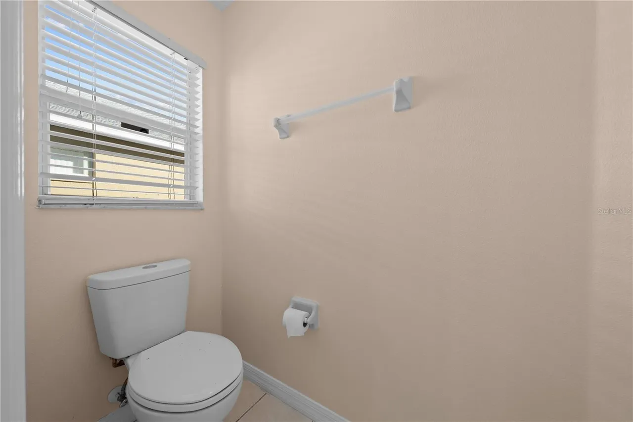 Slide show image of the Orlando Florida Home for Sale 34