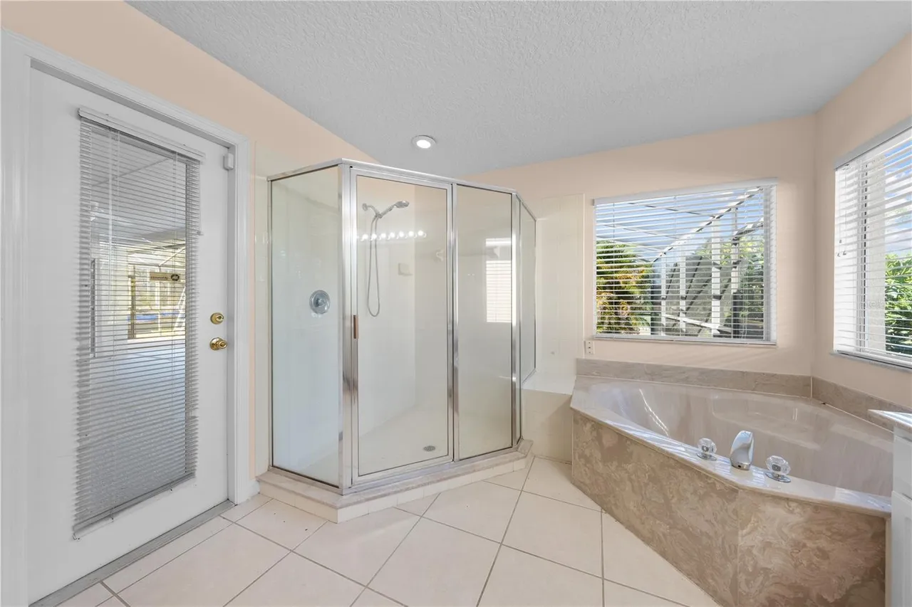 Slide show image of the Orlando Florida Home for Sale 36