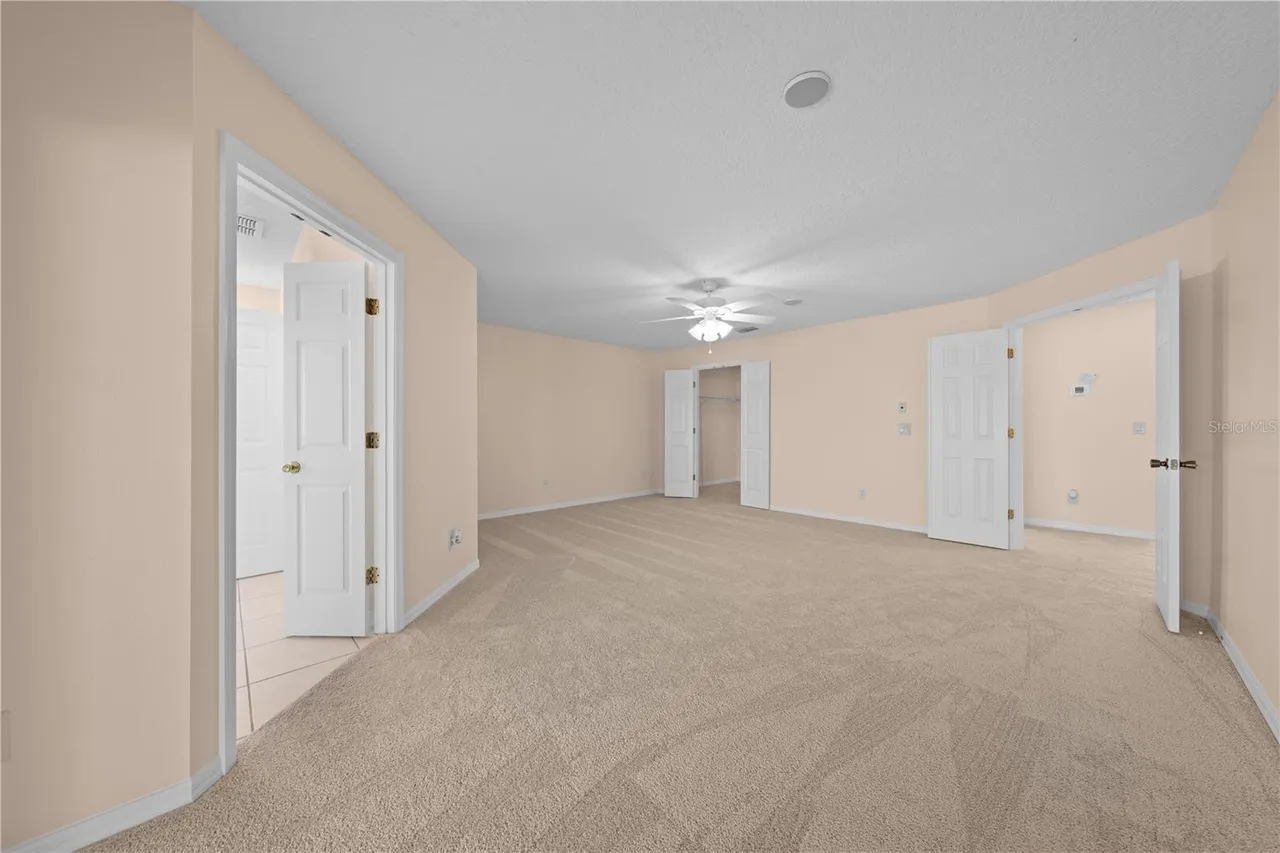 Slide show image of the Orlando Florida Home for Sale 40