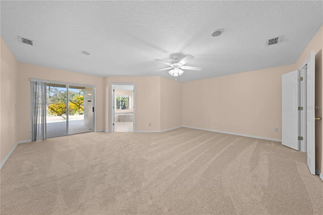 Slide show image of the Orlando Florida Home for Sale 41