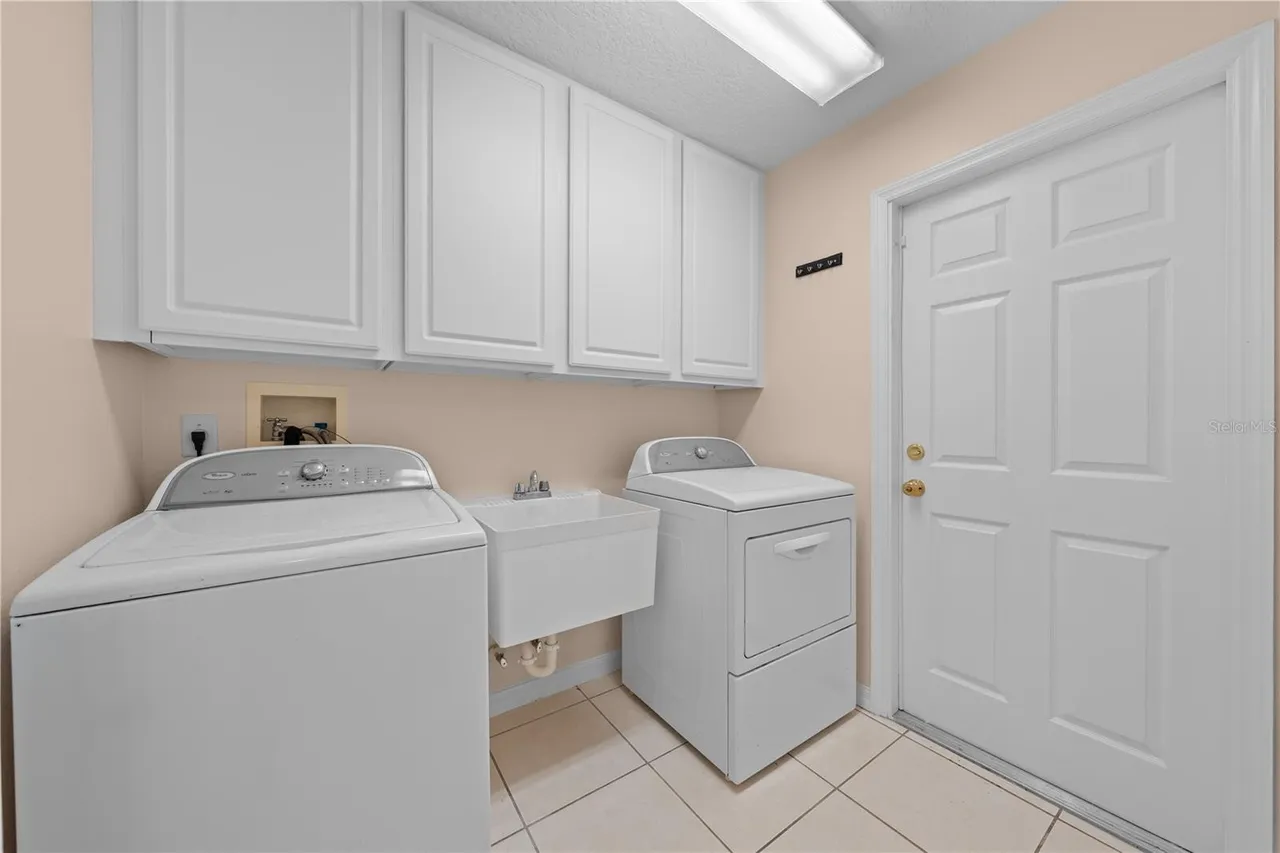 Slide show image of the Orlando Florida Home for Sale 43