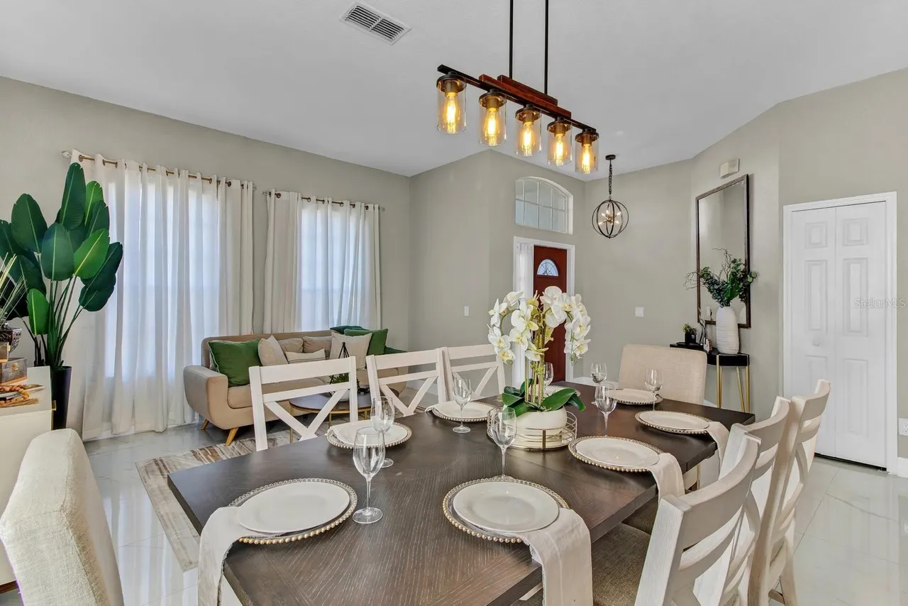 Slide show image of the Orlando Florida Home for Sale 05