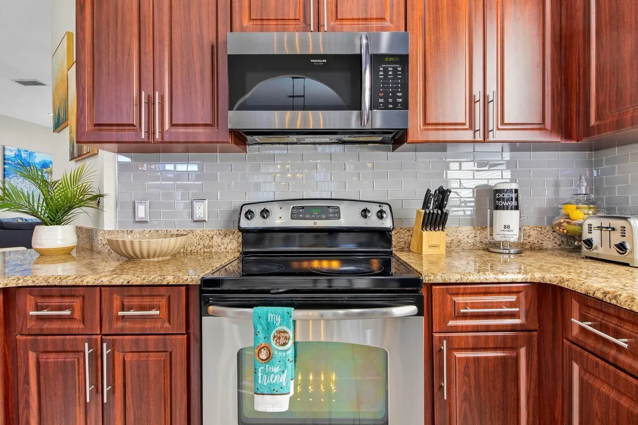 Slide show image of the Orlando Florida Home for Sale 09