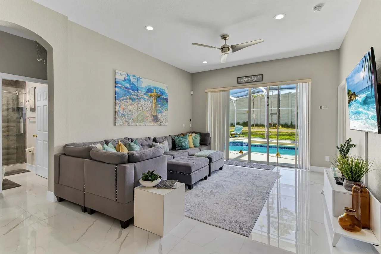 Slide show image of the Orlando Florida Home for Sale 11
