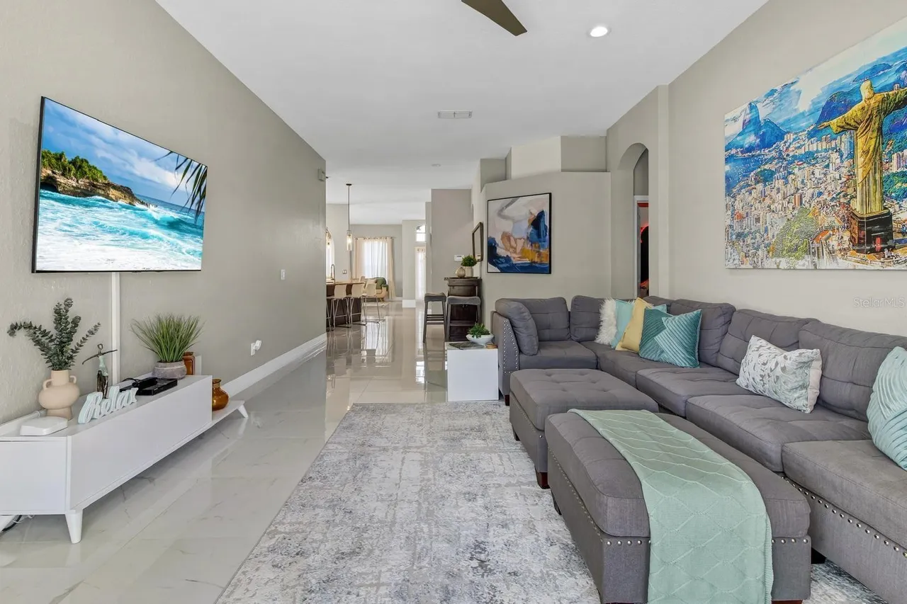 Slide show image of the Orlando Florida Home for Sale 12