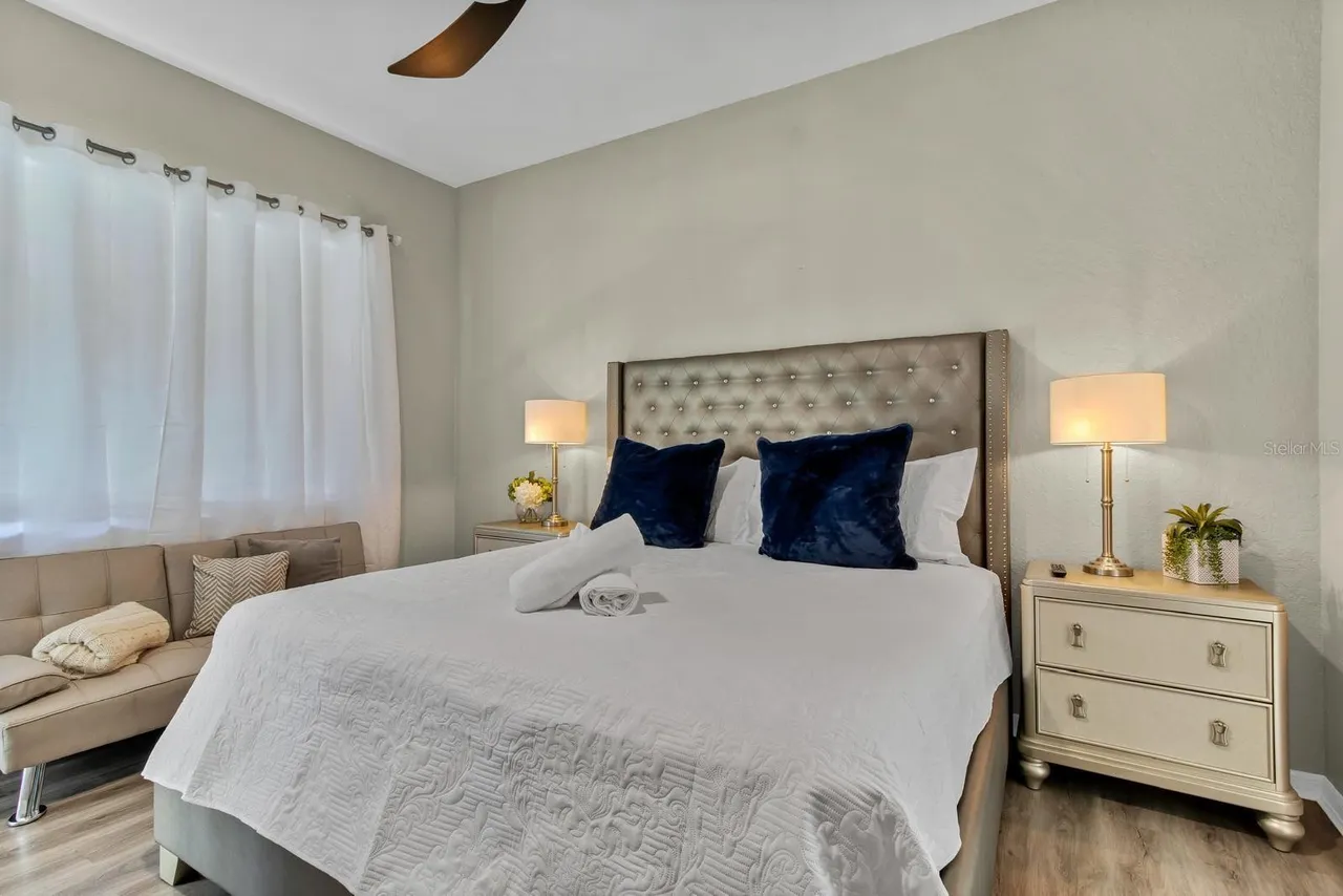 Slide show image of the Orlando Florida Home for Sale 13